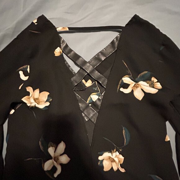 Classic Floral Blouse with Leather Trim - Picture 6 of 6